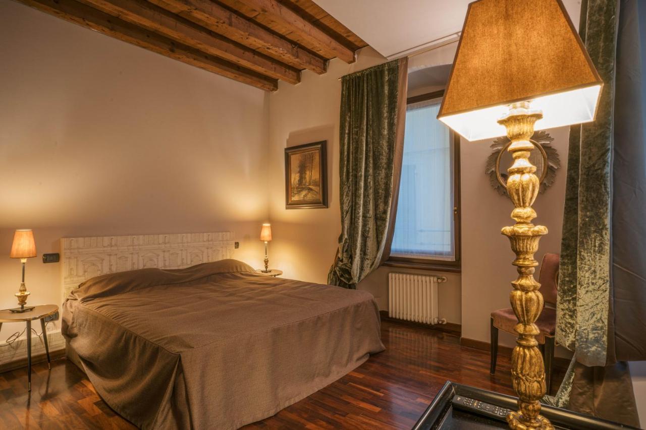 Napule...E Apartments Peschiera del Garda Buitenkant foto